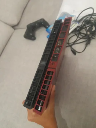 PS4 Edición Especial Roja + 2 Mandos