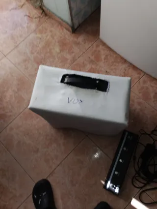 Amplificador Vox VT40+ con footswitch