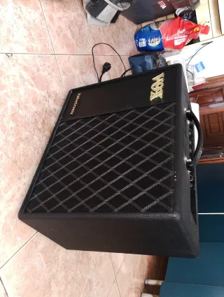 Amplificador Vox VT40+ con footswitch