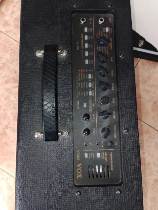 Amplificador Vox VT40+ con footswitch