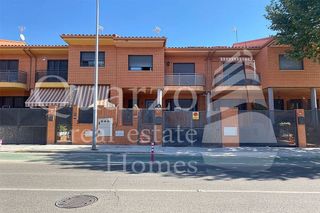 Casa adosada en venta en Los Robles en Seseña