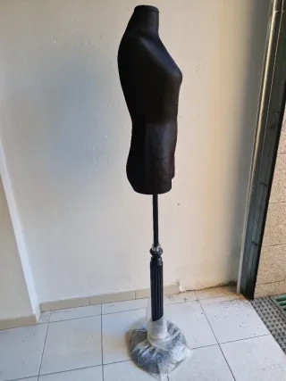 Maniquí negro ajustable