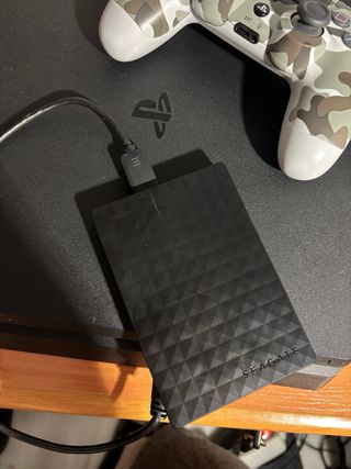PS4 Slim 1.5TB + GTA V + Mando