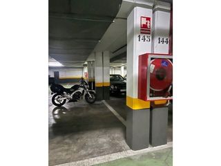 Garaje en venta en Nueva Andalucía centro en Marbella
