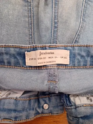 Pantalón campana azul claro Stradivarius