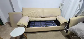 Sofá cama grande beige de piel