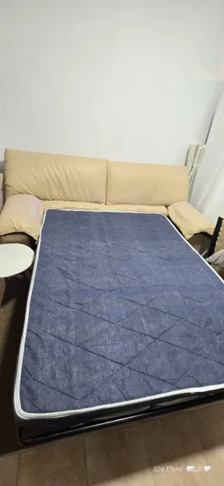 Sofá cama grande beige de piel