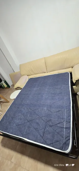 Sofá cama grande beige de piel