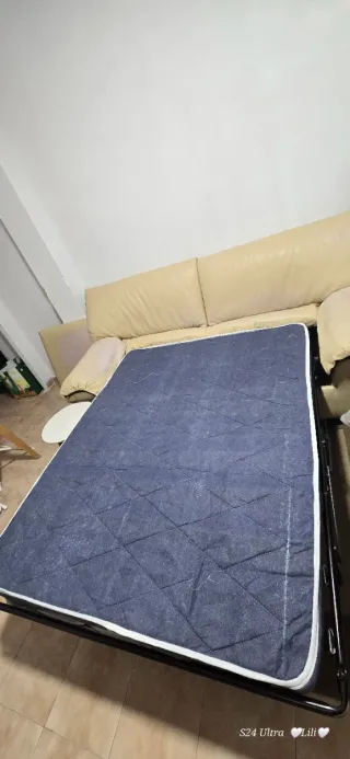 Sofá cama grande beige de piel