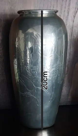 Jarra em estanho com flores