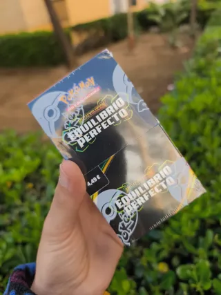 Pokemon TCG: Equilibrio Perfecto Caja