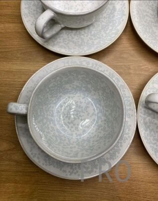 Set di tazze per tè con piattino