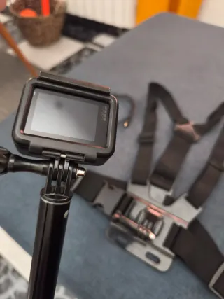 GoPro Hero 6 Black + Palo Selfie y Pechera