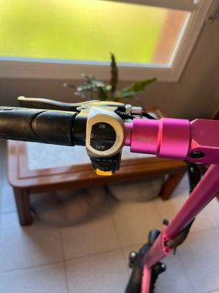 Patinete Eléctrico Rosa con Asiento Desmontable