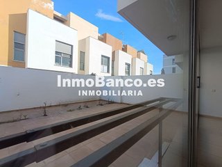 Casa adosada en alquiler en Núcleo Urbano en Pobla de Vallbona (la)