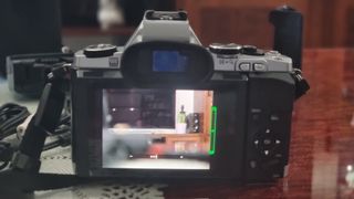 Cámara Olympus OM-D E-M5 + 2 objetivos + Empuñadur