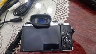 Cámara Olympus OM-D E-M5 + 2 objetivos + Empuñadur