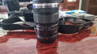 Cámara Olympus OM-D E-M5 + 2 objetivos + Empuñadur