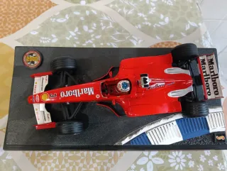 Ferrari F2000 Schumacher 1:18 Hot Wheels