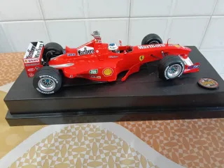 Ferrari F2000 Schumacher 1:18 Hot Wheels