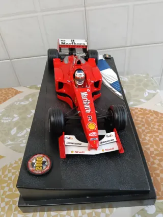 Ferrari F2000 Schumacher 1:18 Hot Wheels
