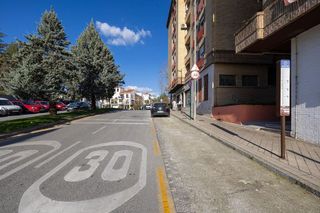 Local comercial en venta en Cervantes en Granada