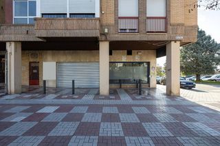 Local comercial en venta en Cervantes en Granada