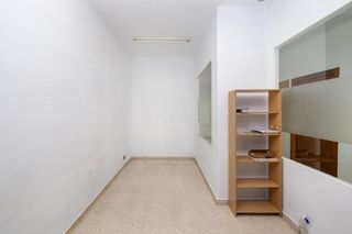 Local comercial en venta en Cervantes en Granada