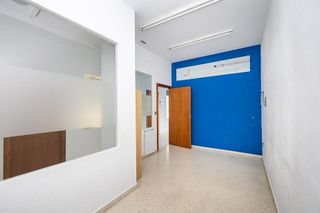 Local comercial en venta en Cervantes en Granada