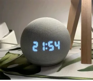 Echo Dot 4ª Gen con Orologio Bianco Ghiaccio