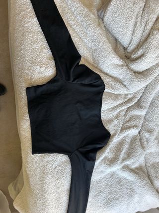 Top negro fino manga larga escote cuadrado