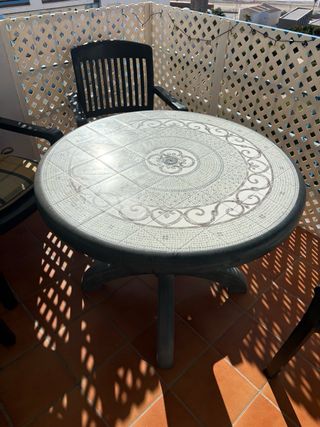 Mesa y 4 sillas de jardín/terraza