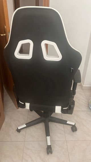 Silla Gaming NewSkill Negra y Blanca