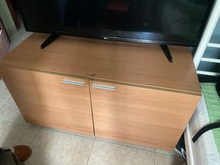 Armario de madera con puertas