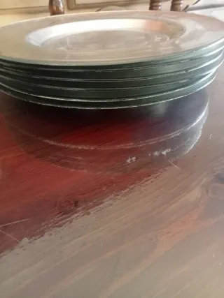Bajo plato cristal plateado