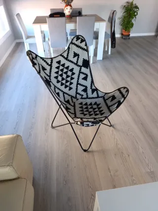 Butaca diseño metal y tela geométrica