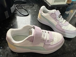 Zapatillas Puma niña moradas y blancas