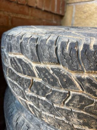 Llanta y Neumático 215/80R15 M+S Toyota 4Runner