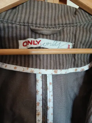 Chaqueta ONLY rayas marrones