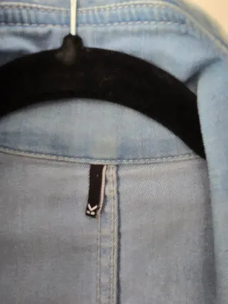 Chaqueta Karl Lagerfeld azul botones plata