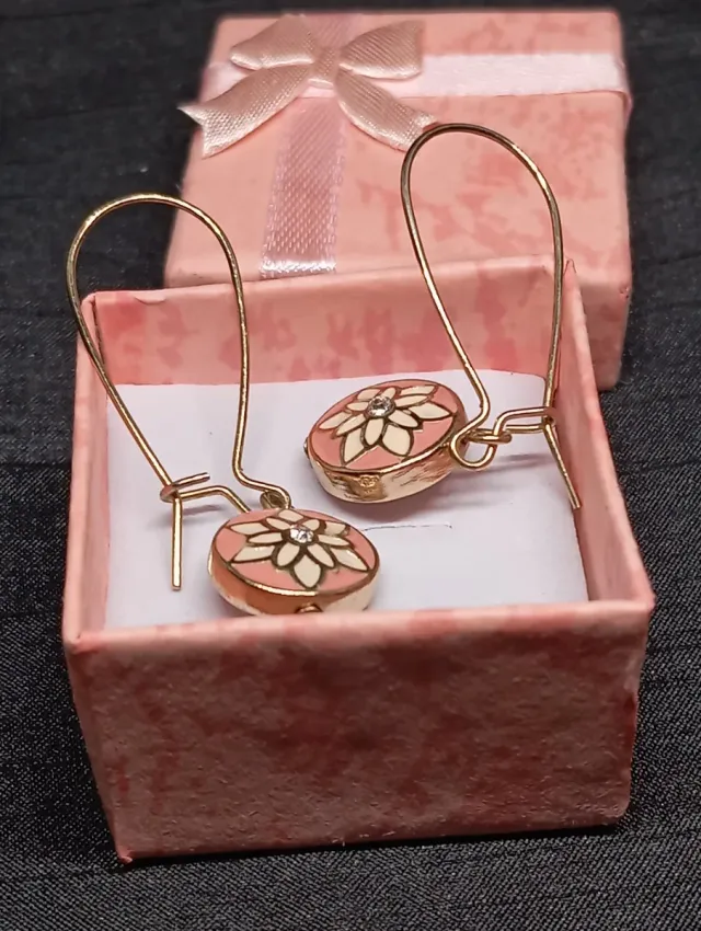 Pendientes flor dorados y rosas