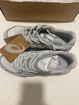 Asics NYC Gris y Turquesa