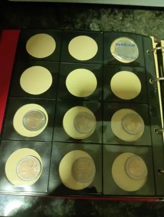 Moneda conmemorativa y 6 monedas 2€