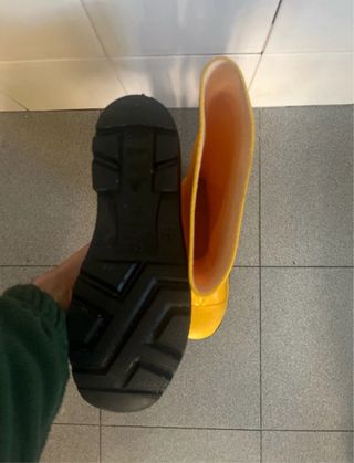 Botas de agua amarillas