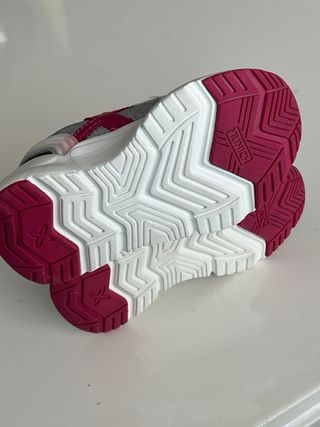 Zapatillas niña Munich plateadas