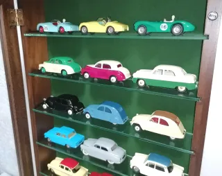 ANTIGUA VITRINA PARA COCHES DE COLECCIÓN 1:43