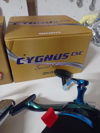 Pareja Carretes de pesca Akami Cygnus Special Edit