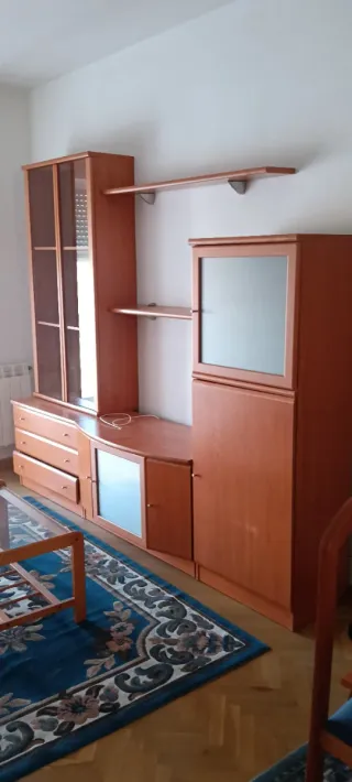 Mueble de salón madera y cristal