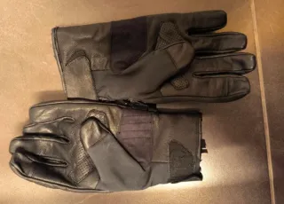 Guantes moto invierno y otros de verano negros