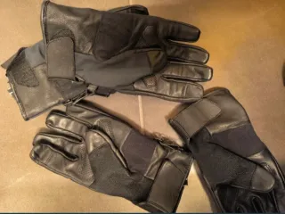 Guantes moto invierno y otros de verano negros